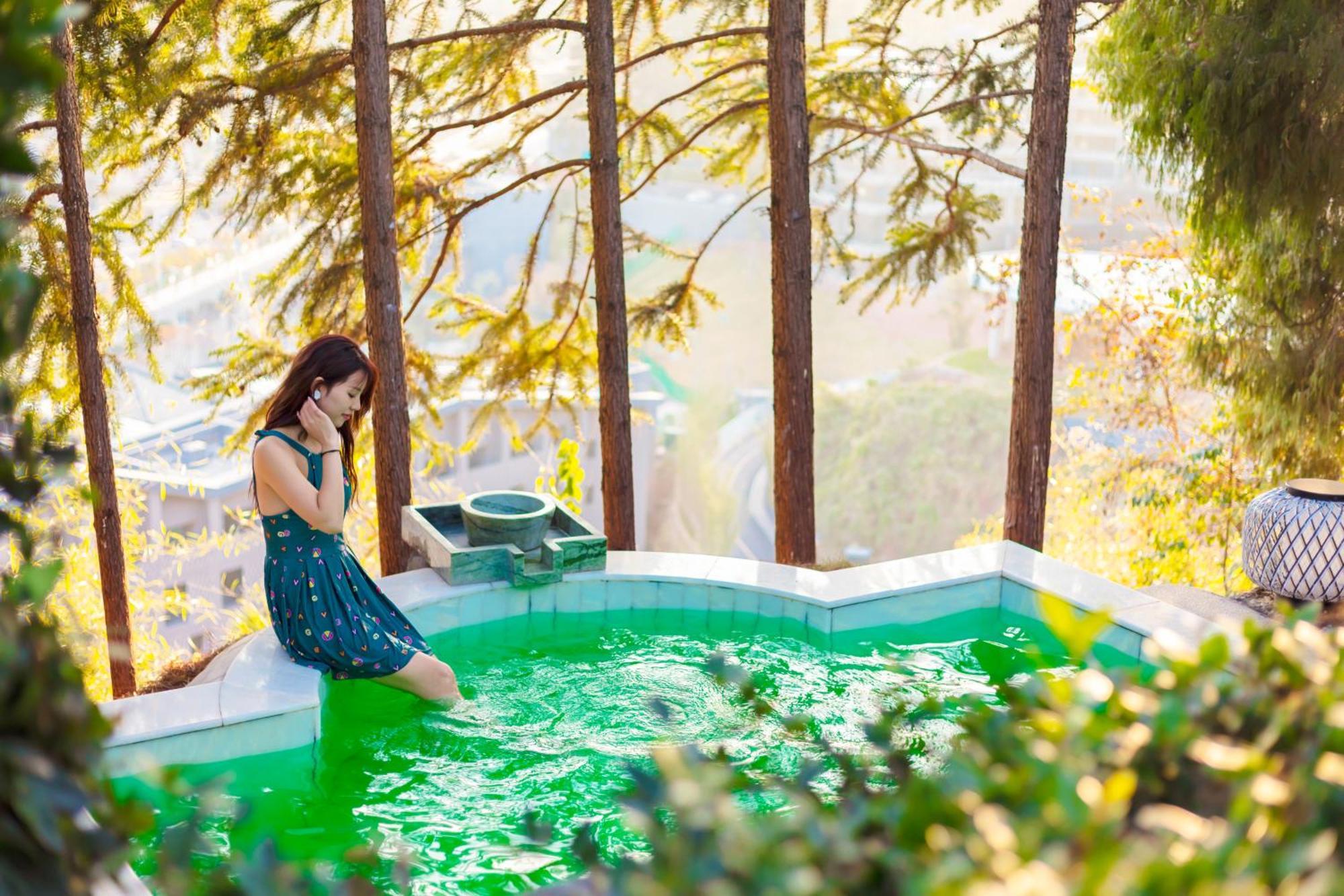 Wyndham Grand Plaza Royale Hot Springs Fenghuang Hotel Buitenkant foto
