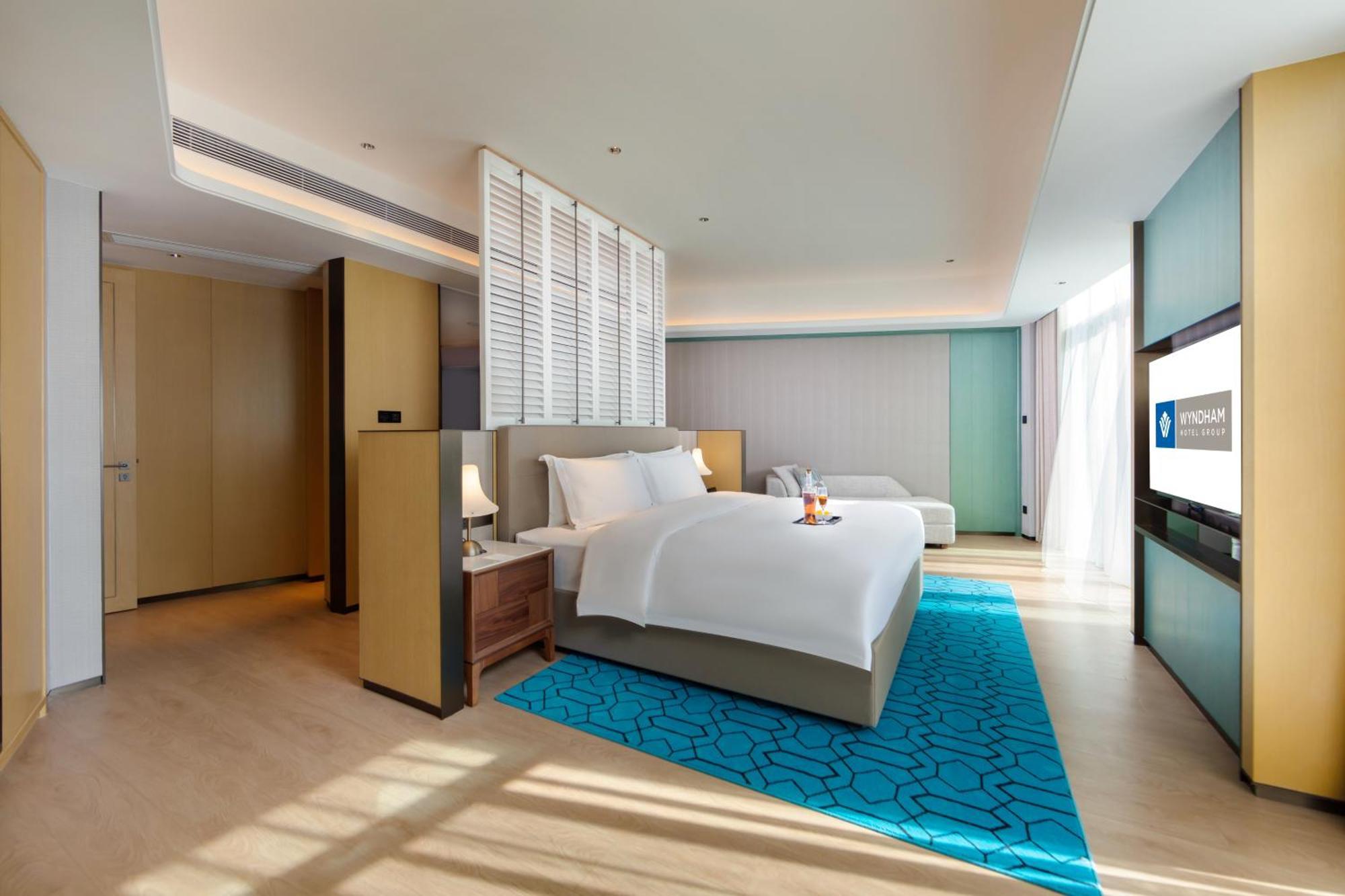 Wyndham Grand Plaza Royale Hot Springs Fenghuang Hotel Buitenkant foto