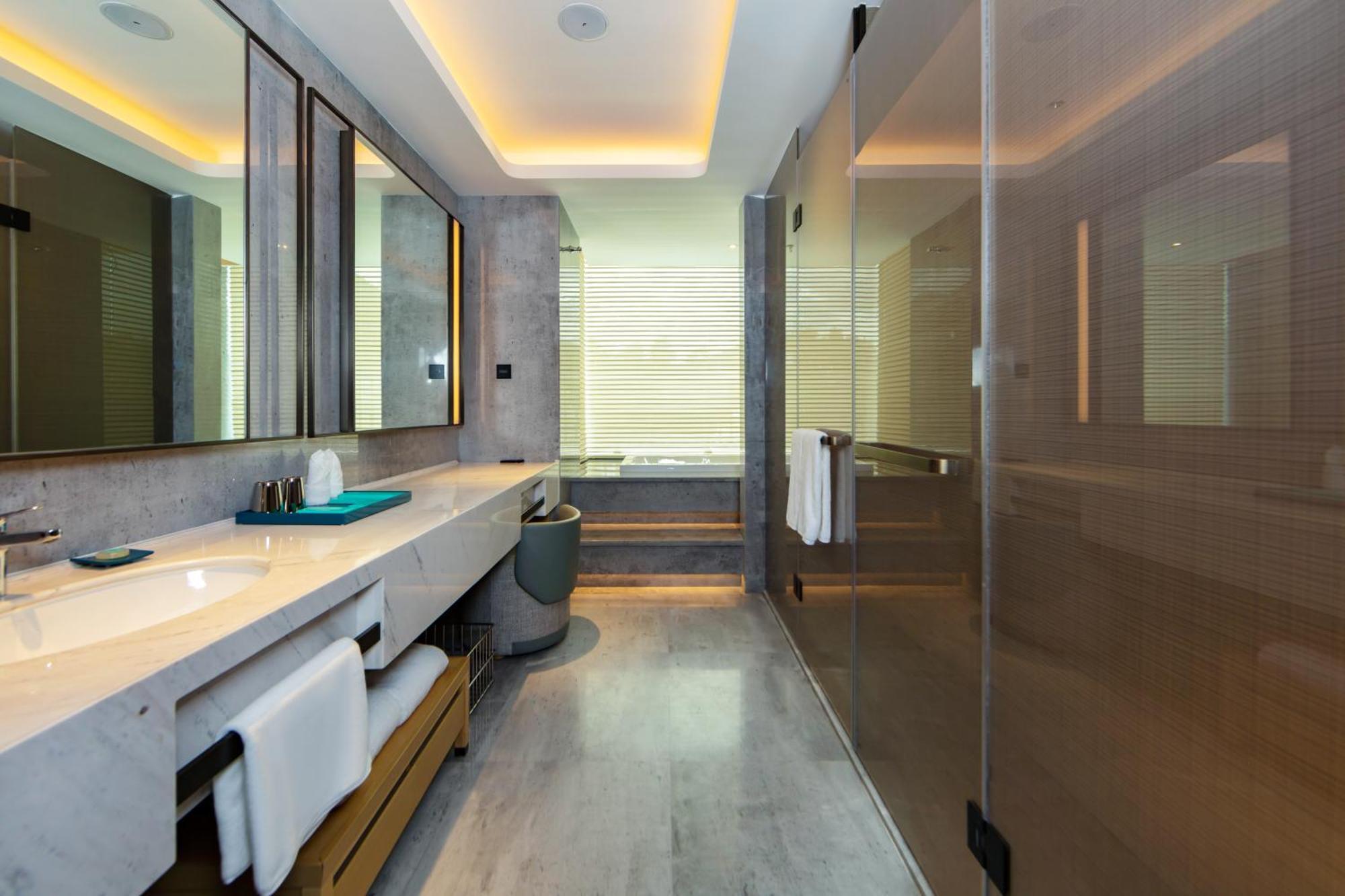 Wyndham Grand Plaza Royale Hot Springs Fenghuang Hotel Buitenkant foto