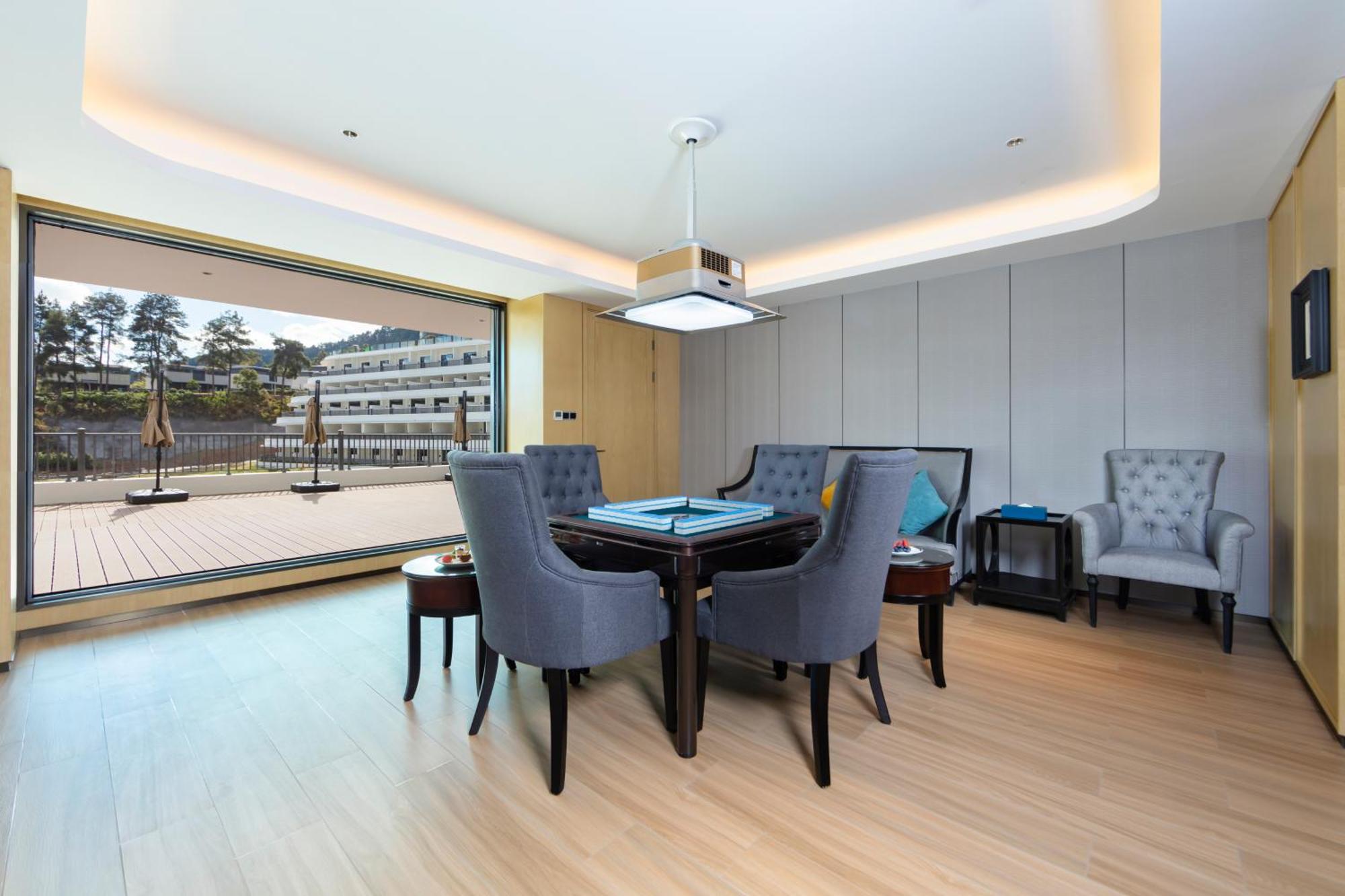 Wyndham Grand Plaza Royale Hot Springs Fenghuang Hotel Buitenkant foto