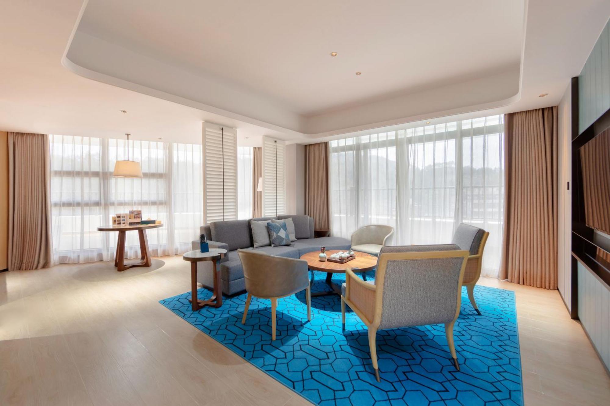 Wyndham Grand Plaza Royale Hot Springs Fenghuang Hotel Buitenkant foto
